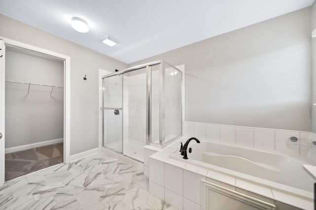 186 Mannaseh Drive W, Granville, OH 43023