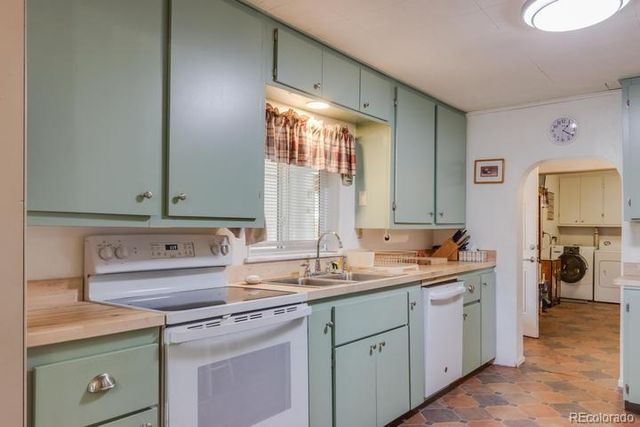 221 E 8th Street, Walsenburg, CO 81089