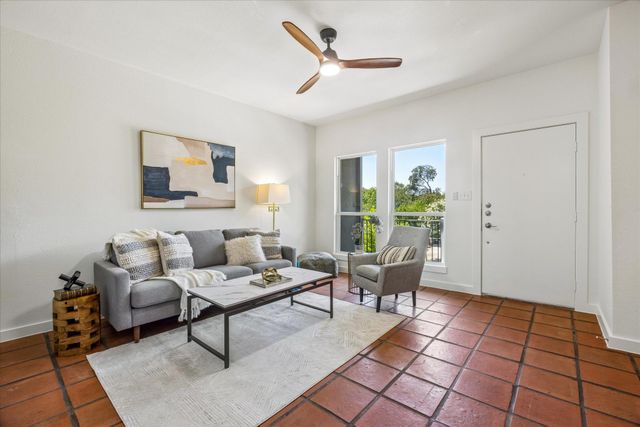 3903 Seiders Ave 202, Austin, TX 78756