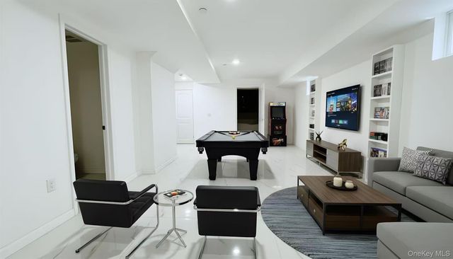 104-49 49th Ave, Corona, NY 11368