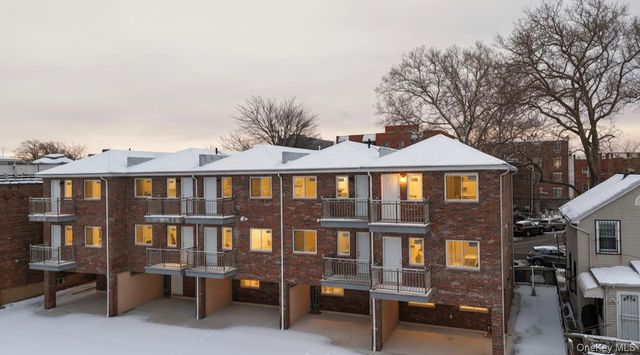 104-49 49th Ave, Corona, NY 11368