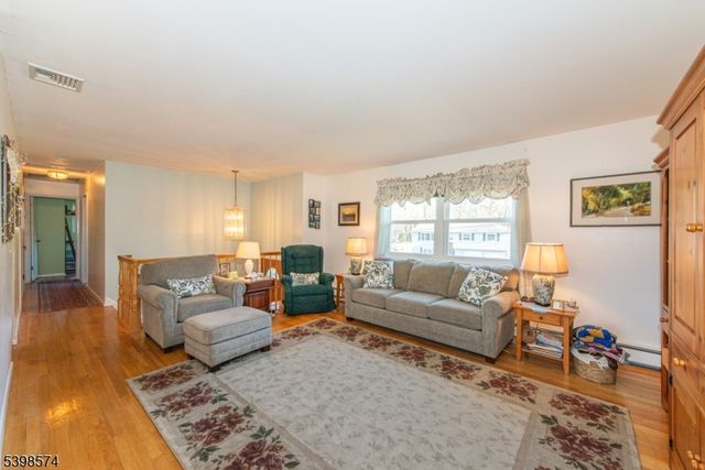 50 Henry St, Roxbury Twp., NJ 07876