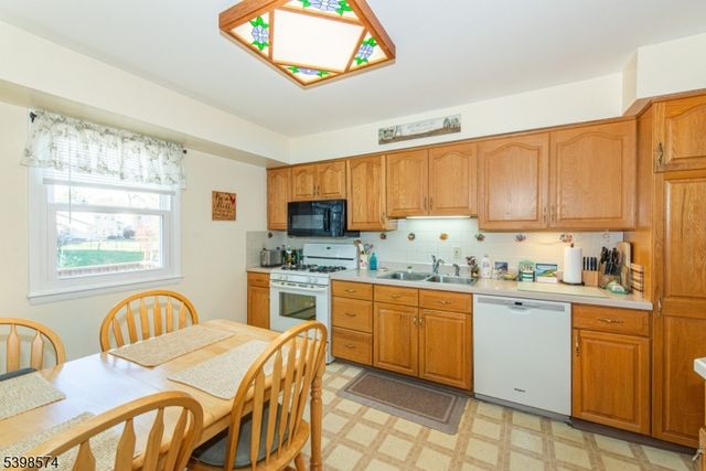 50 Henry St, Roxbury Twp., NJ 07876