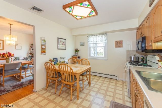 50 Henry St, Roxbury Twp., NJ 07876