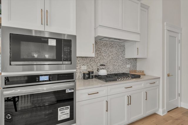 8893 Buffington Breakwater Drive, Frankfort, IL 60423