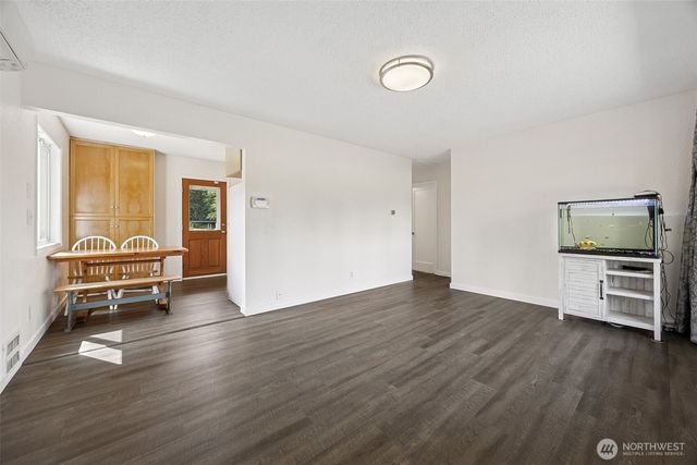 12204 Woodland Avenue E, Puyallup, WA 98373