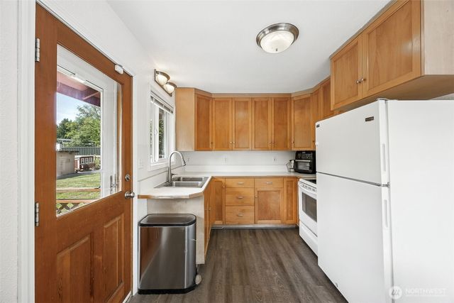 12204 Woodland Avenue E, Puyallup, WA 98373