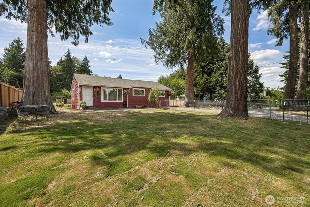12204 Woodland Avenue E, Puyallup, WA 98373