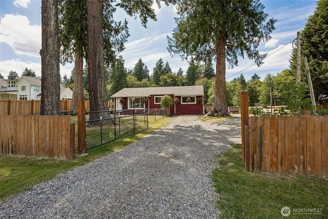 12204 Woodland Avenue E, Puyallup, WA 98373
