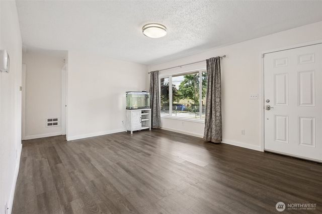 12204 Woodland Avenue E, Puyallup, WA 98373