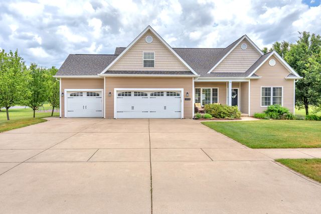 713 Ironwood Street NW, Demotte, IN 46310