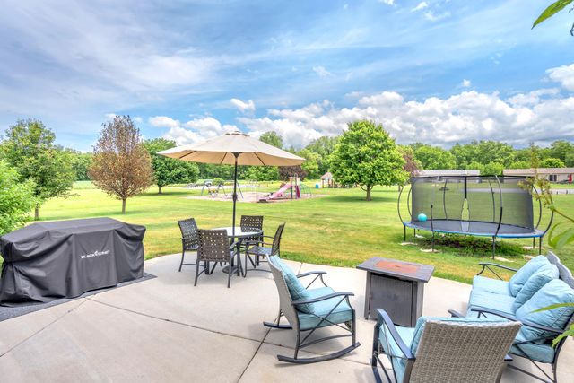 713 Ironwood Street NW, Demotte, IN 46310