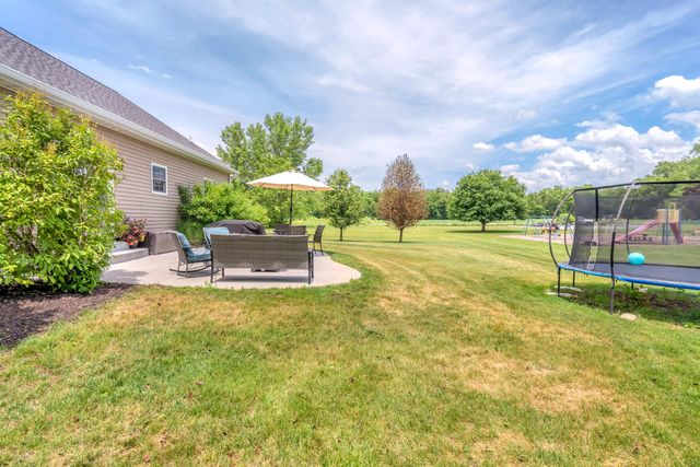 713 Ironwood Street NW, Demotte, IN 46310