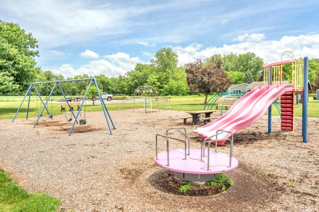 713 Ironwood Street NW, Demotte, IN 46310