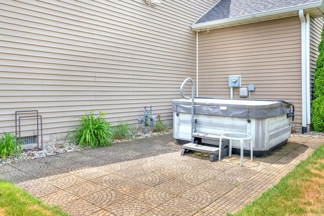 713 Ironwood Street NW, Demotte, IN 46310