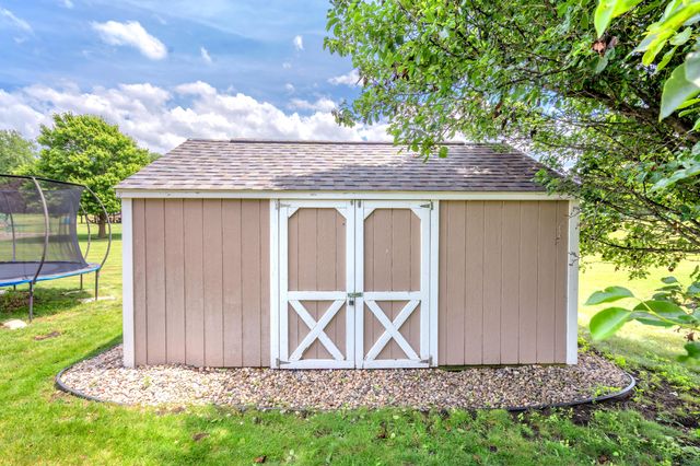 713 Ironwood Street NW, Demotte, IN 46310