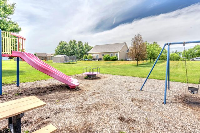 713 Ironwood Street NW, Demotte, IN 46310