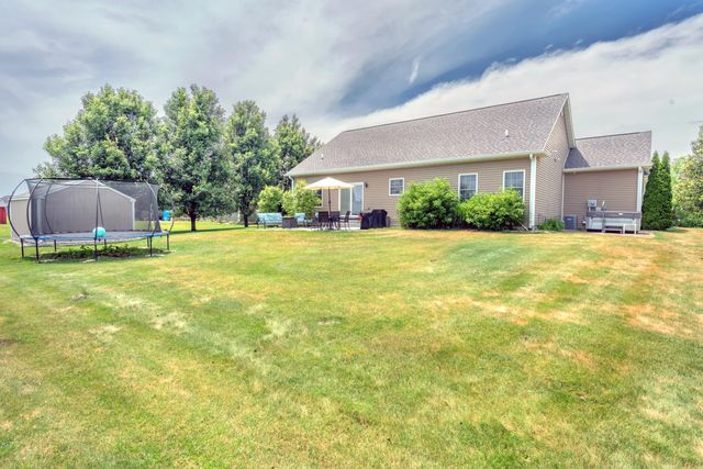 713 Ironwood Street NW, Demotte, IN 46310