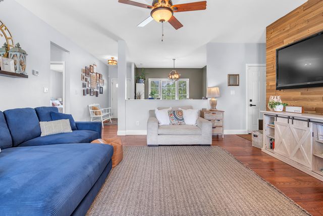 713 Ironwood Street NW, Demotte, IN 46310