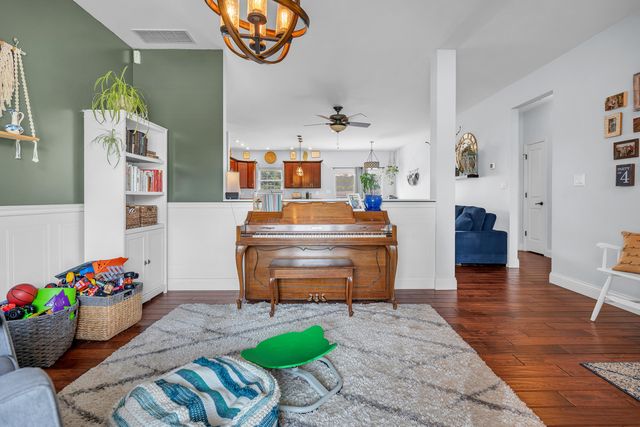 713 Ironwood Street NW, Demotte, IN 46310