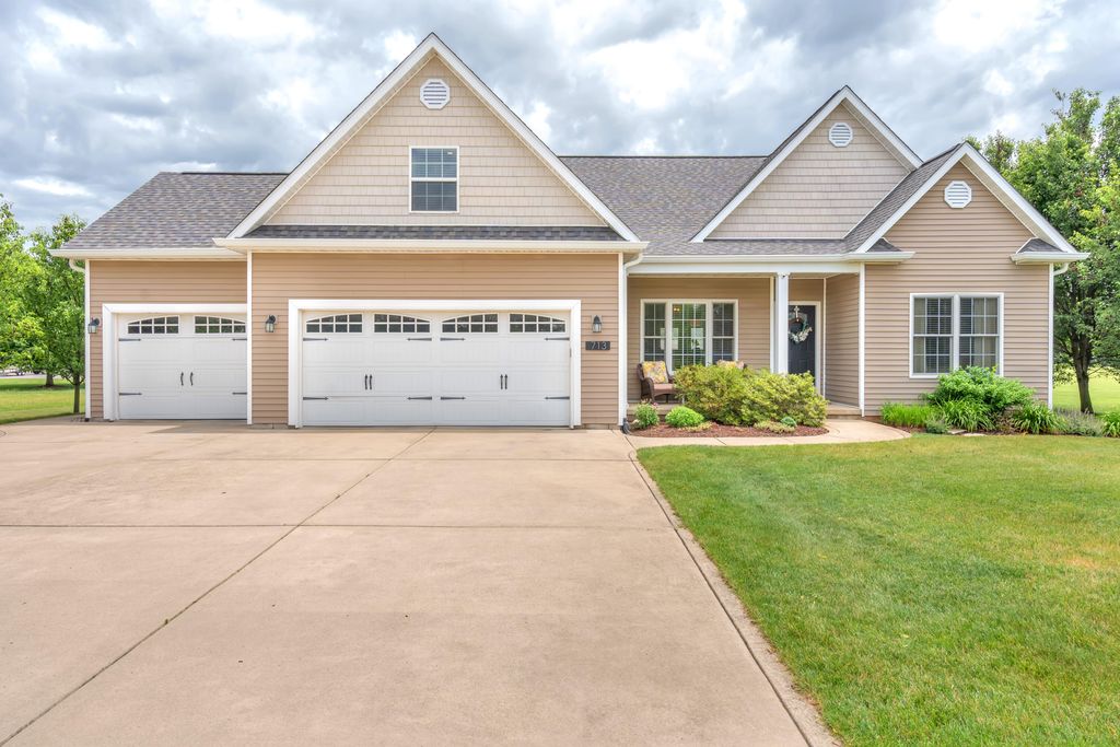 713 Ironwood Street NW, Demotte, IN 46310