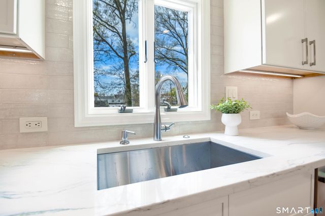 27 Brookdale Road, Fairfield, CT 06824