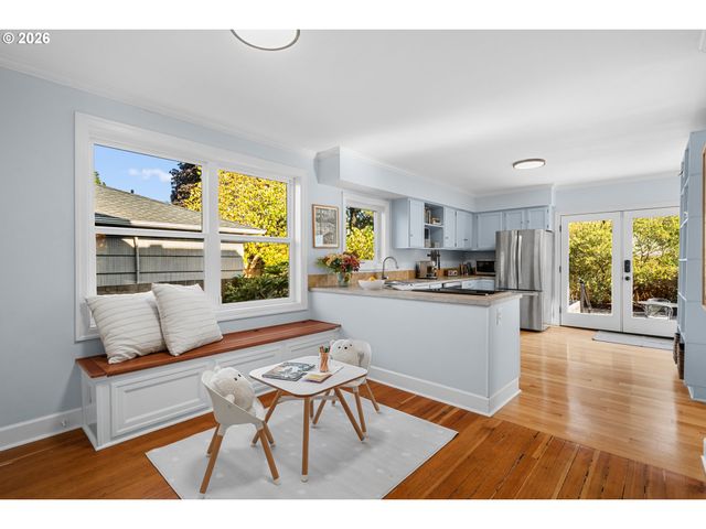 5806 N MARYLAND Ave, Portland, OR 97217