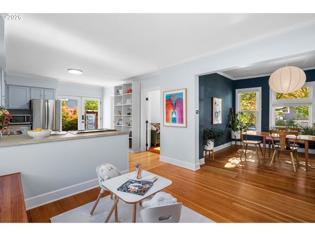 5806 N MARYLAND Ave, Portland, OR 97217