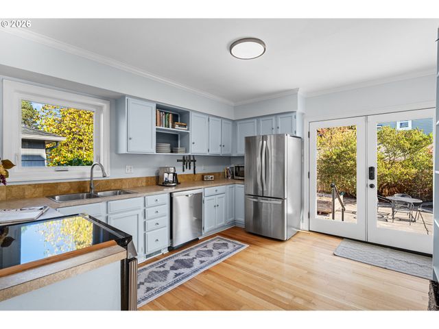 5806 N MARYLAND Ave, Portland, OR 97217