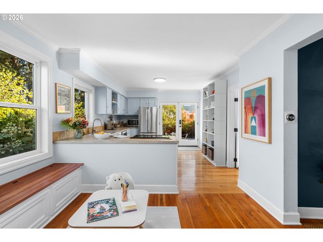 5806 N MARYLAND Ave, Portland, OR 97217