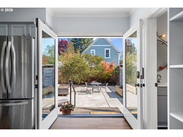 5806 N MARYLAND Ave, Portland, OR 97217