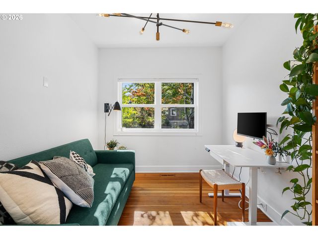 5806 N MARYLAND Ave, Portland, OR 97217