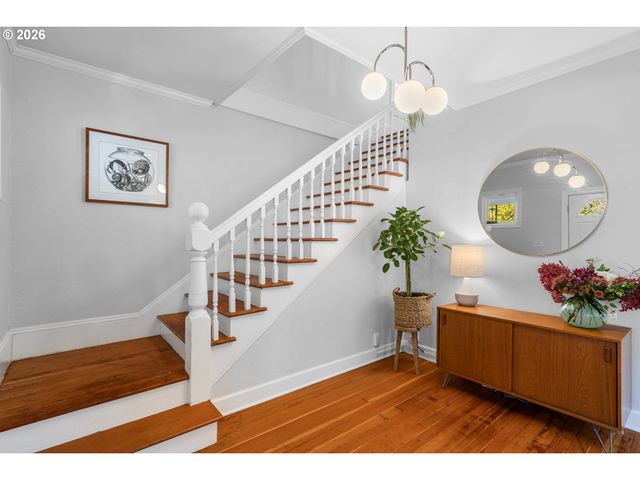 5806 N MARYLAND Ave, Portland, OR 97217