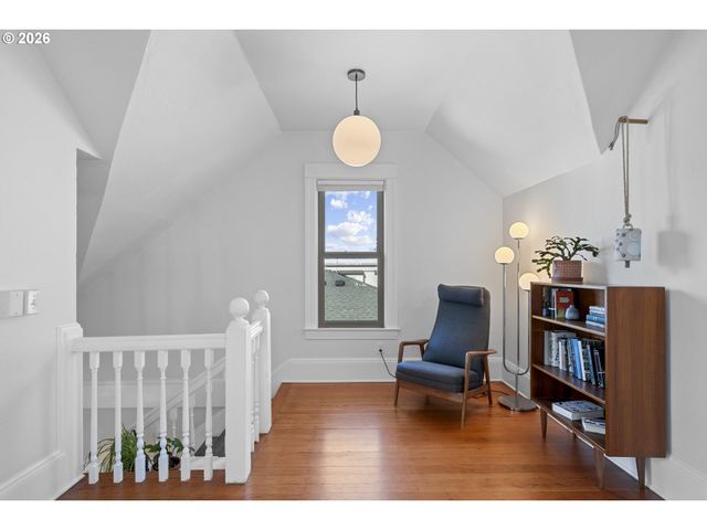 5806 N MARYLAND Ave, Portland, OR 97217
