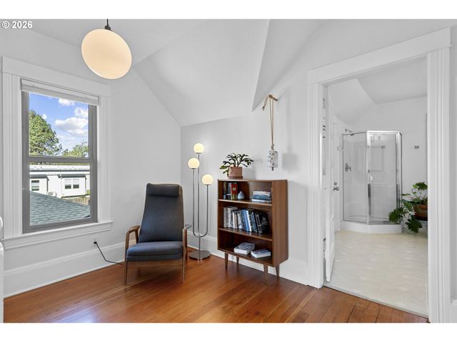 5806 N MARYLAND Ave, Portland, OR 97217