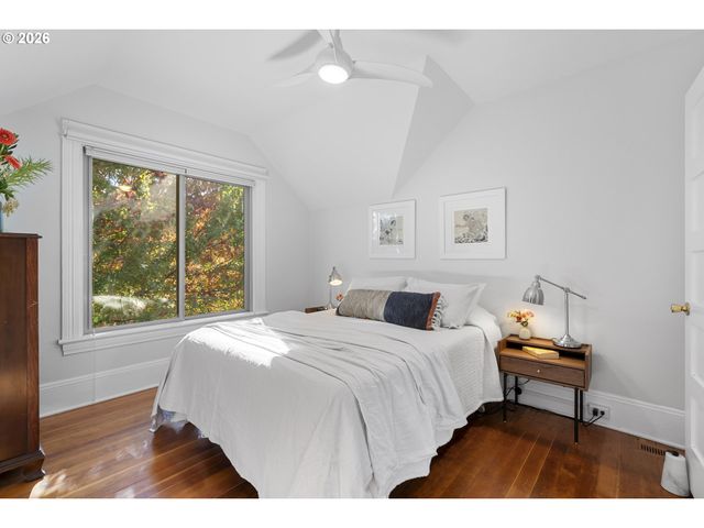 5806 N MARYLAND Ave, Portland, OR 97217