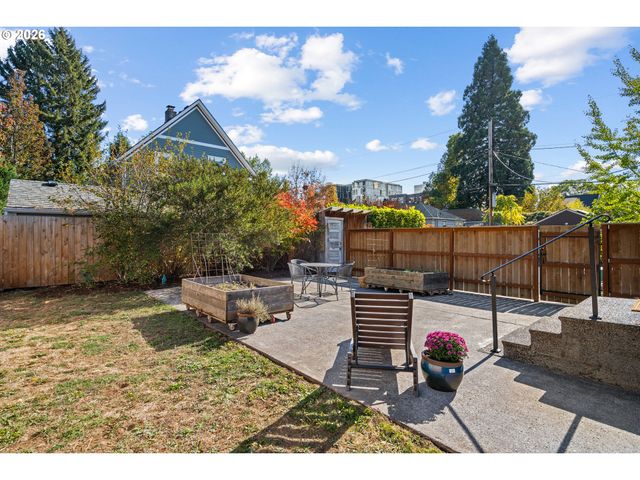 5806 N MARYLAND Ave, Portland, OR 97217