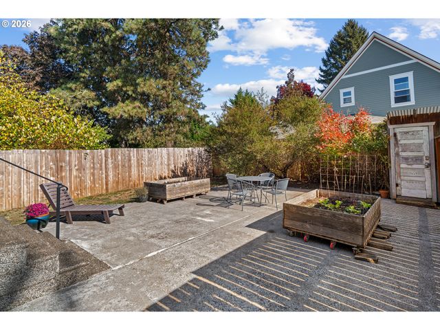 5806 N MARYLAND Ave, Portland, OR 97217