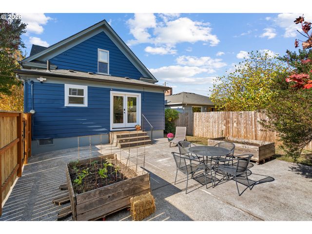 5806 N MARYLAND Ave, Portland, OR 97217