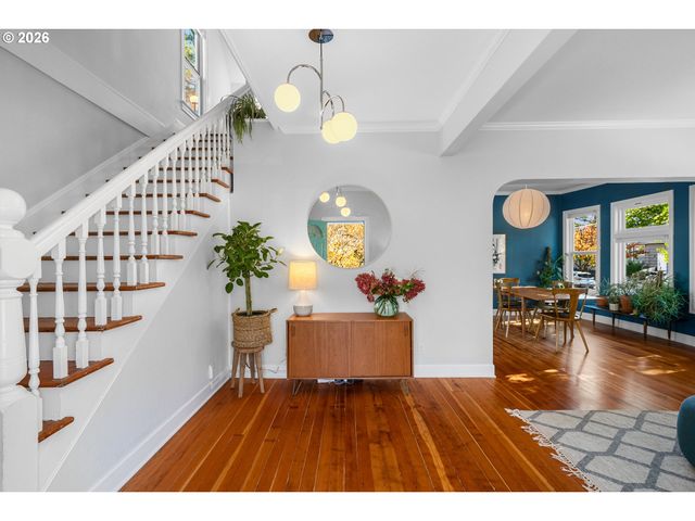 5806 N MARYLAND Ave, Portland, OR 97217