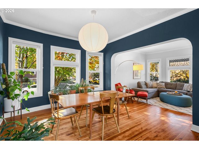 5806 N MARYLAND Ave, Portland, OR 97217