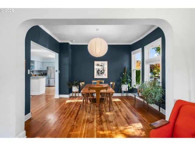 5806 N MARYLAND Ave, Portland, OR 97217