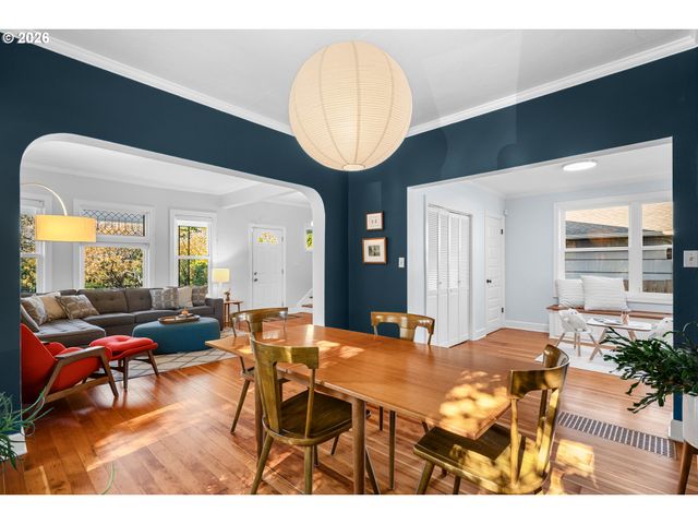 5806 N MARYLAND Ave, Portland, OR 97217
