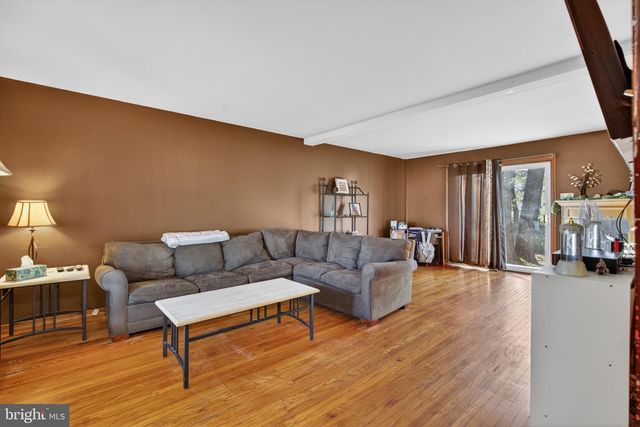 106 LAKESIDE DR, Glassboro, NJ 08028