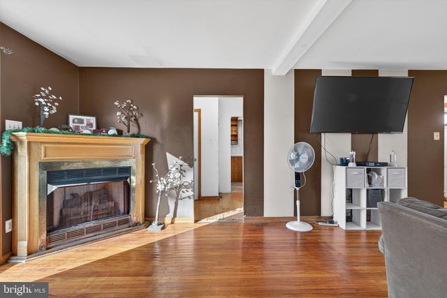 106 LAKESIDE DR, Glassboro, NJ 08028