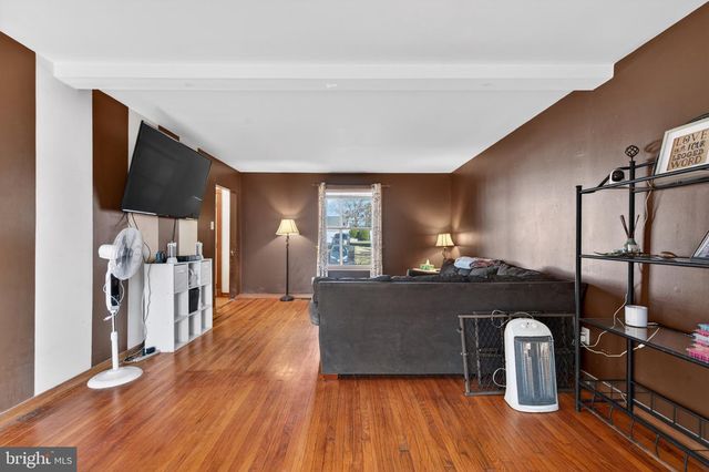 106 LAKESIDE DR, Glassboro, NJ 08028