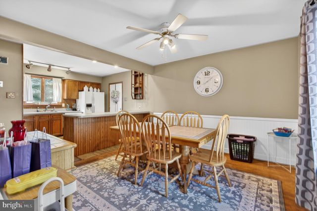 106 LAKESIDE DR, Glassboro, NJ 08028