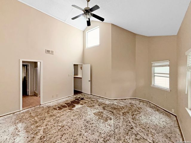 8519 Echo Creek Ln, San Antonio, TX 78240