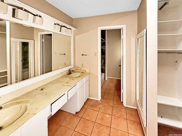 8519 Echo Creek Ln, San Antonio, TX 78240