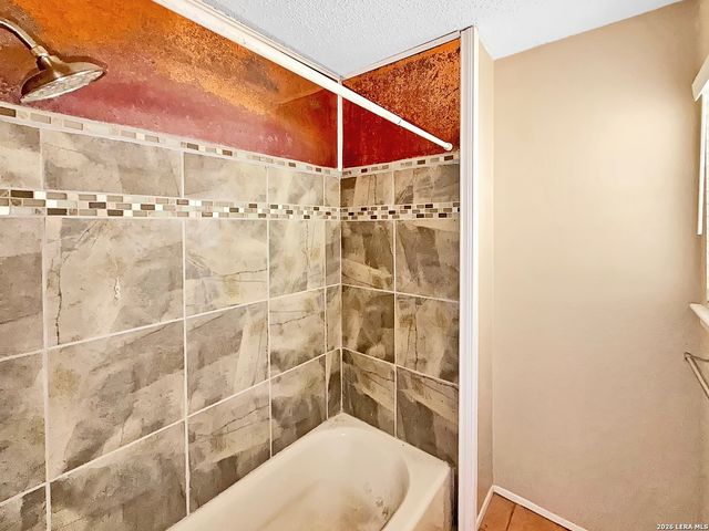 8519 Echo Creek Ln, San Antonio, TX 78240